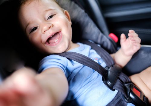 Cu bebe în mașină – 5 sfaturi vitale