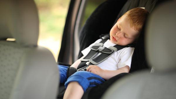 Cât costă siguranța copilului tău în mașină?