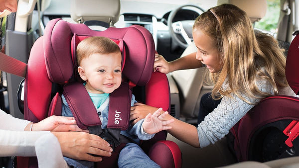 Un singur părinte cu bebe în mașină?